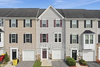 Building Photo - 72 Norwood Dr