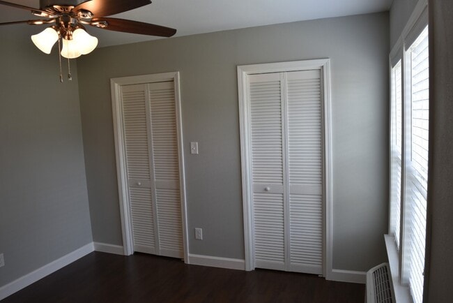 Building Photo - 1519 W 12th St