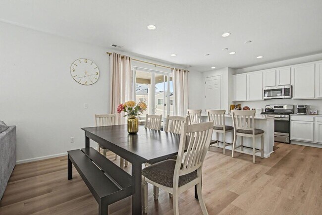 Building Photo - 4230 Satinwood Dr