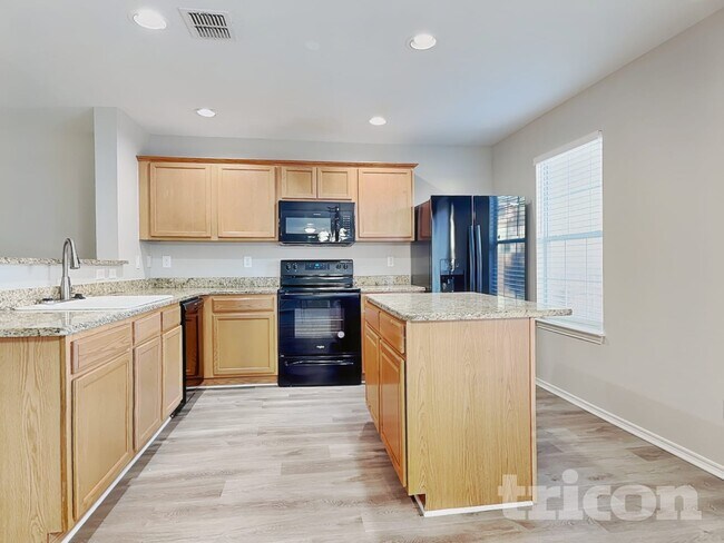 Building Photo - 160 Hinge Path