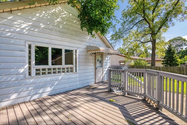 Building Photo - 77 W Bernhard Ave