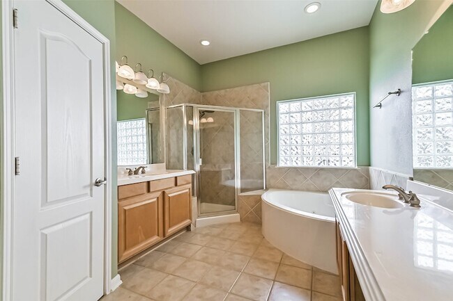 Building Photo - 5453 Fairdale Ln