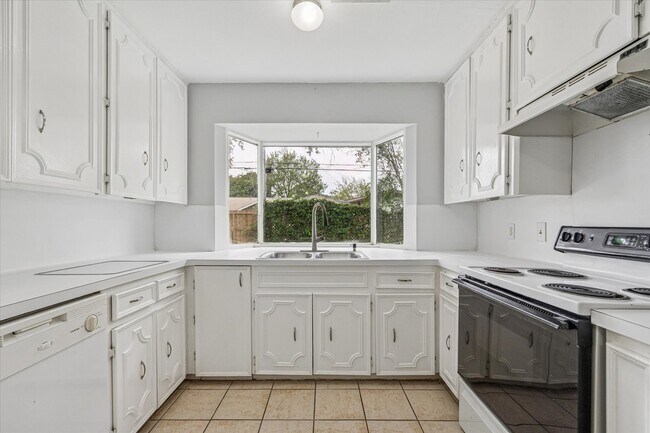 Building Photo - 4410 Kingfisher Dr