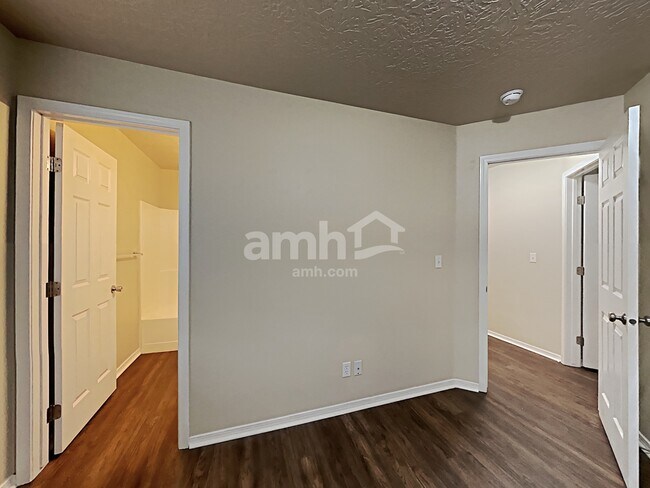 Building Photo - 3723 Hilton Street