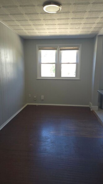 Building Photo - 356 Krams Ave