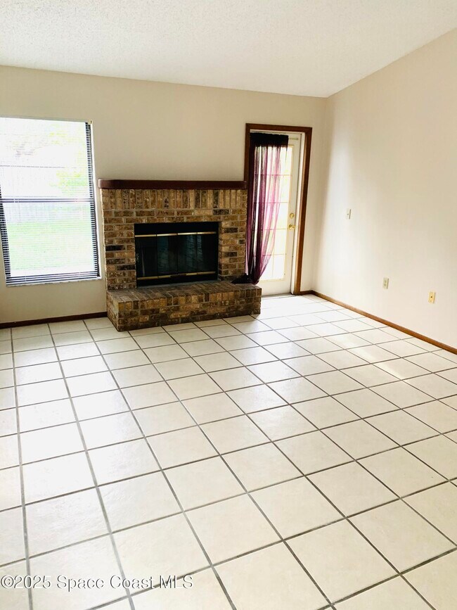 Building Photo - 1524 Clover Cir