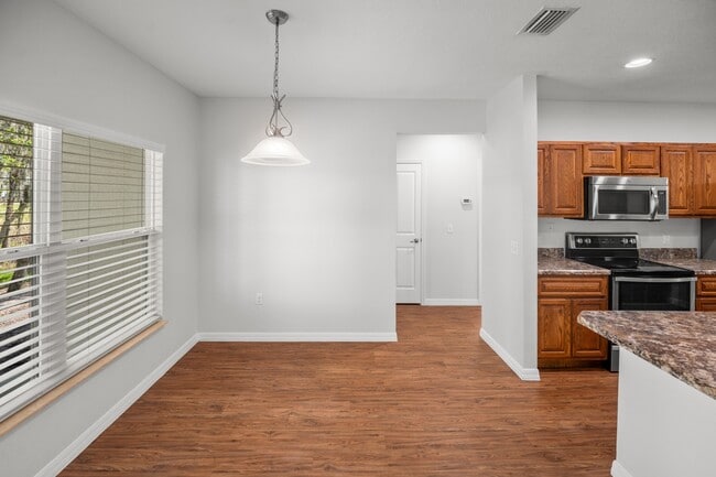 Building Photo - 1621 Town Park Ct