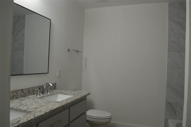 Building Photo - 214 Basswood Dr