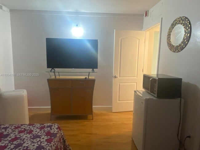 Building Photo - 19001 NE 14th Ave