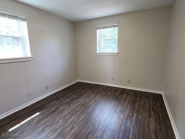 Building Photo - 7730 Ravenna Rd