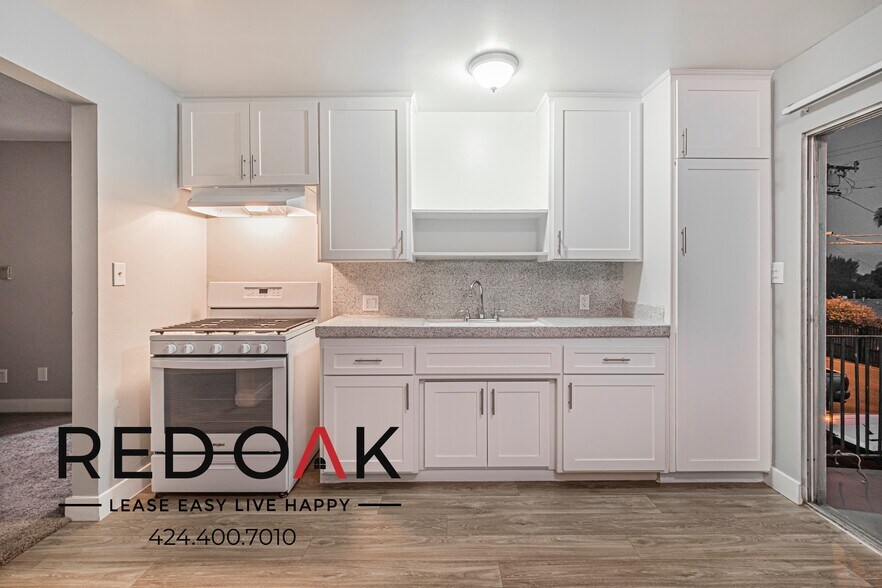 Building Photo - 690 S Riverside Ave