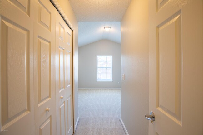 Building Photo - 13292 Stone Pond Dr