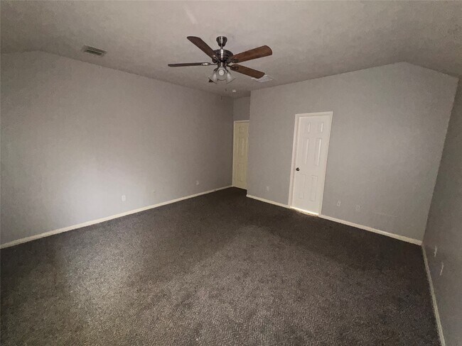 Building Photo - 16415 Great Forest Dr