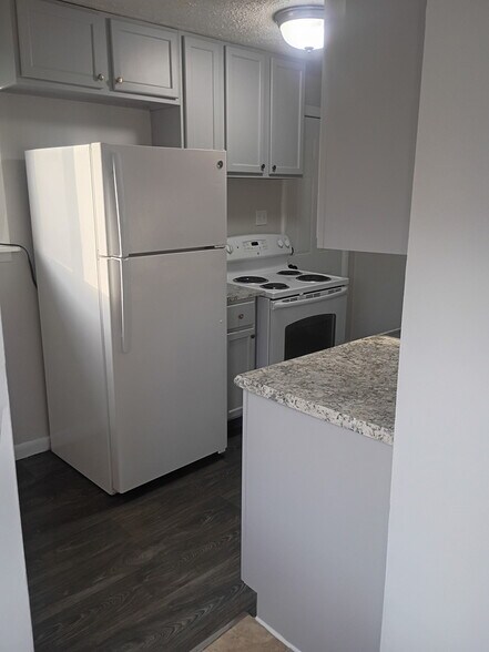 Building Photo - 106 N Mitchner Ave