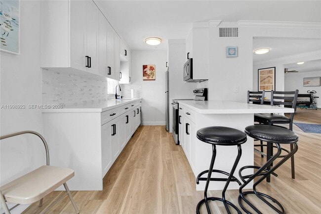 Building Photo - 2230 NE 56th Pl