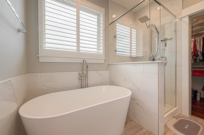 Building Photo - 712 Clark St