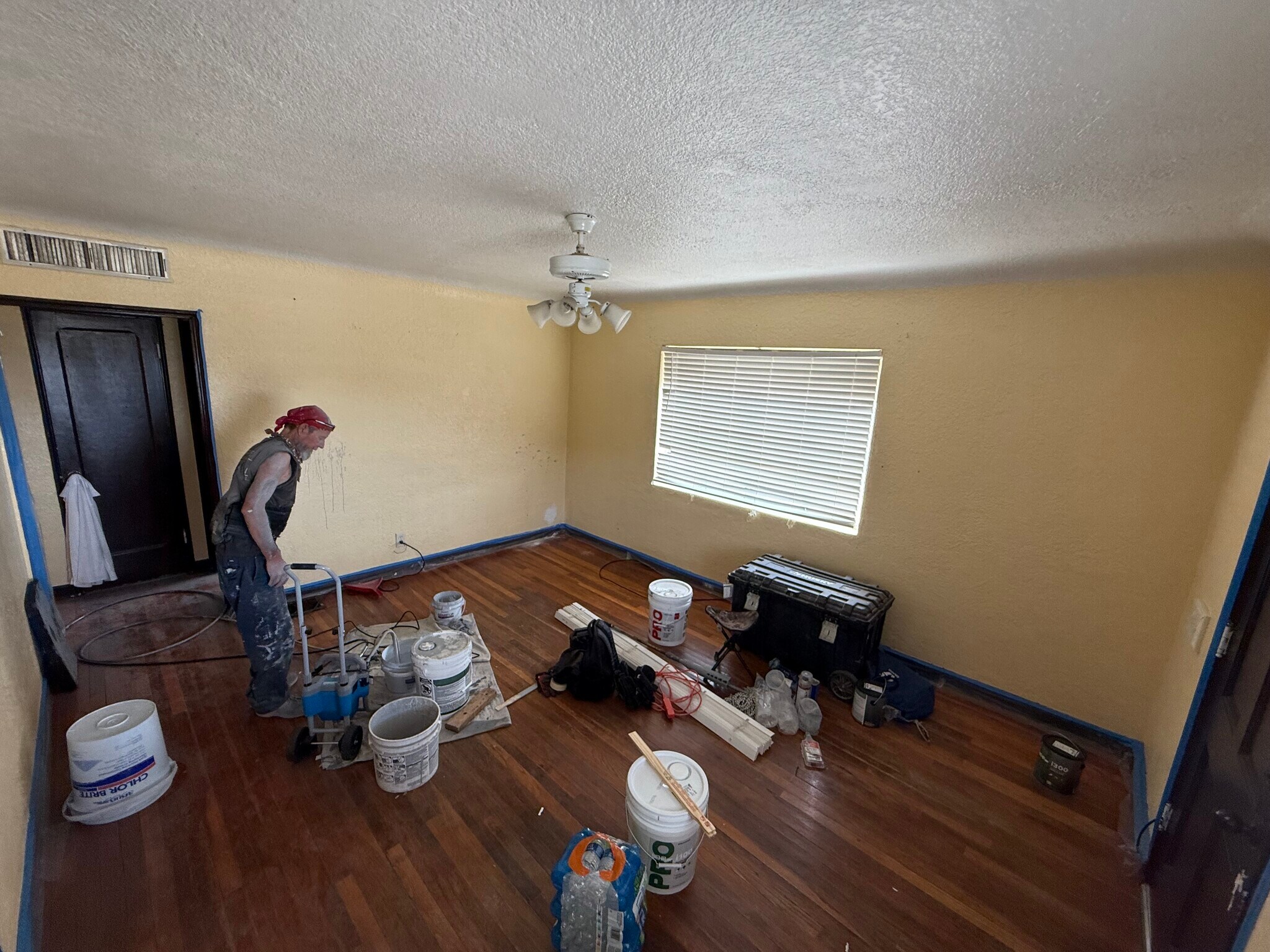 Living room - 2527 Fort Blvd