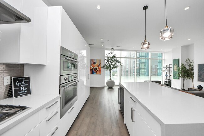 Building Photo - 4521 San Felipe St