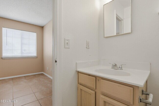 Building Photo - 3413 Yellow Rose St