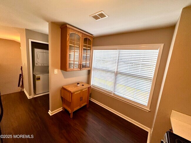 Building Photo - 312 Towne Dr