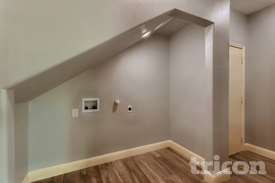 Building Photo - 5617 Kerry Ln