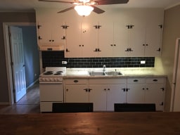 Kitchen - 100 Marion Ct