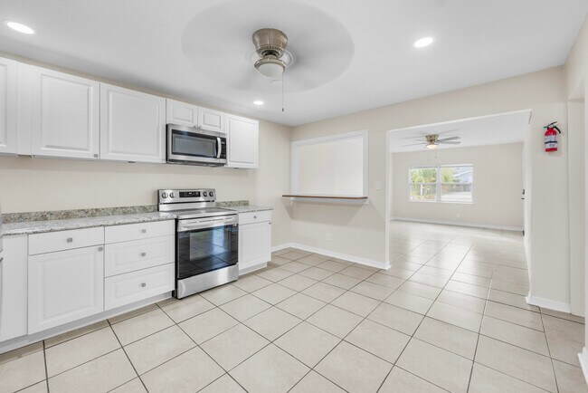 Building Photo - 1400 Binney Dr