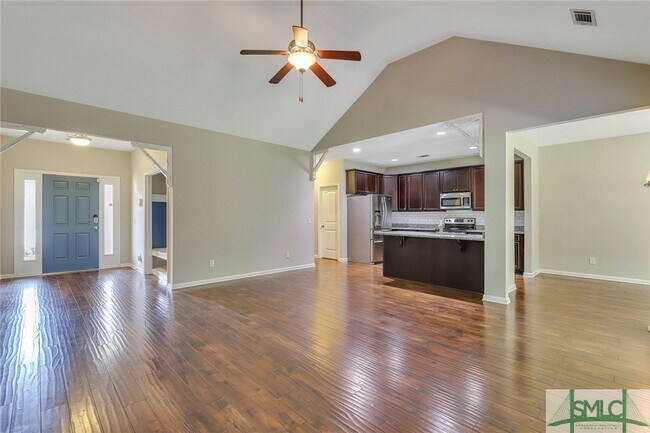 Building Photo - 136 Waverly Way