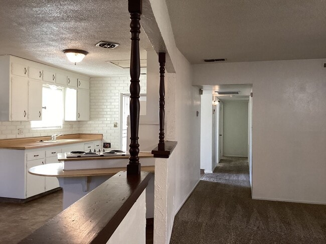 Building Photo - 487 W San Jose Ave