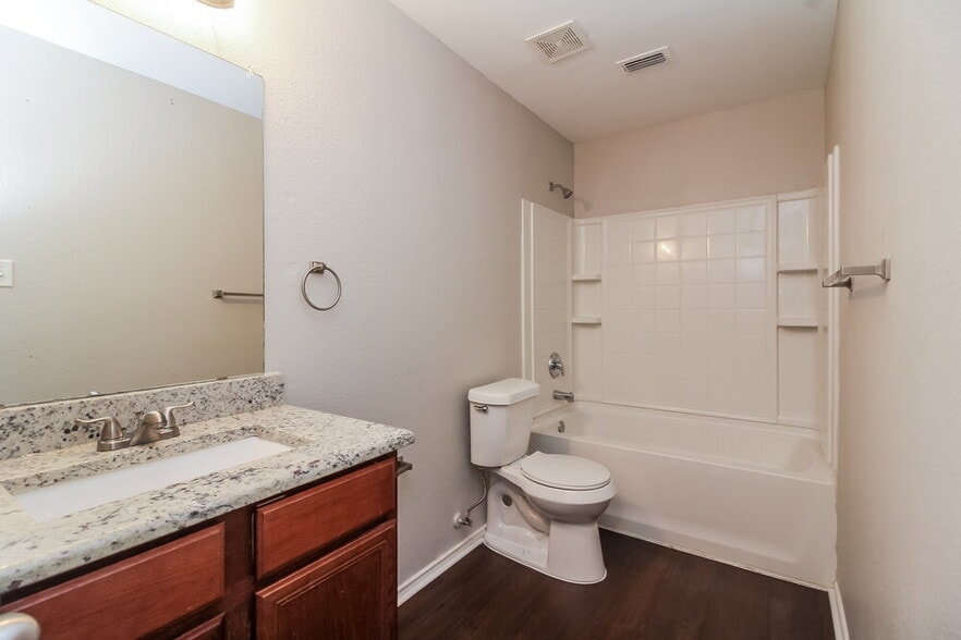 Building Photo - 1914 Palma Pita St