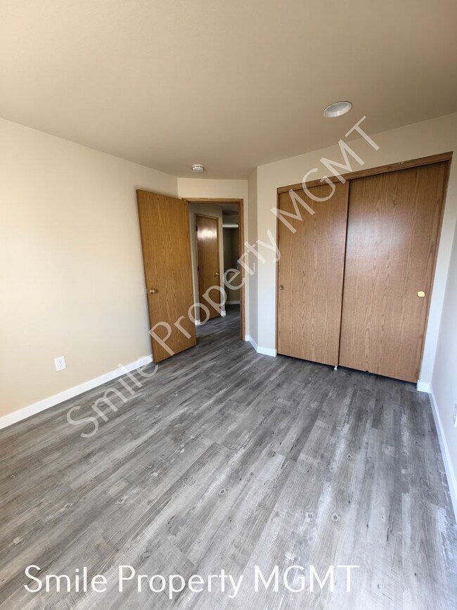 Building Photo - Recently updated New LVP Flooring, New Interior Painting, New Refrigerator.