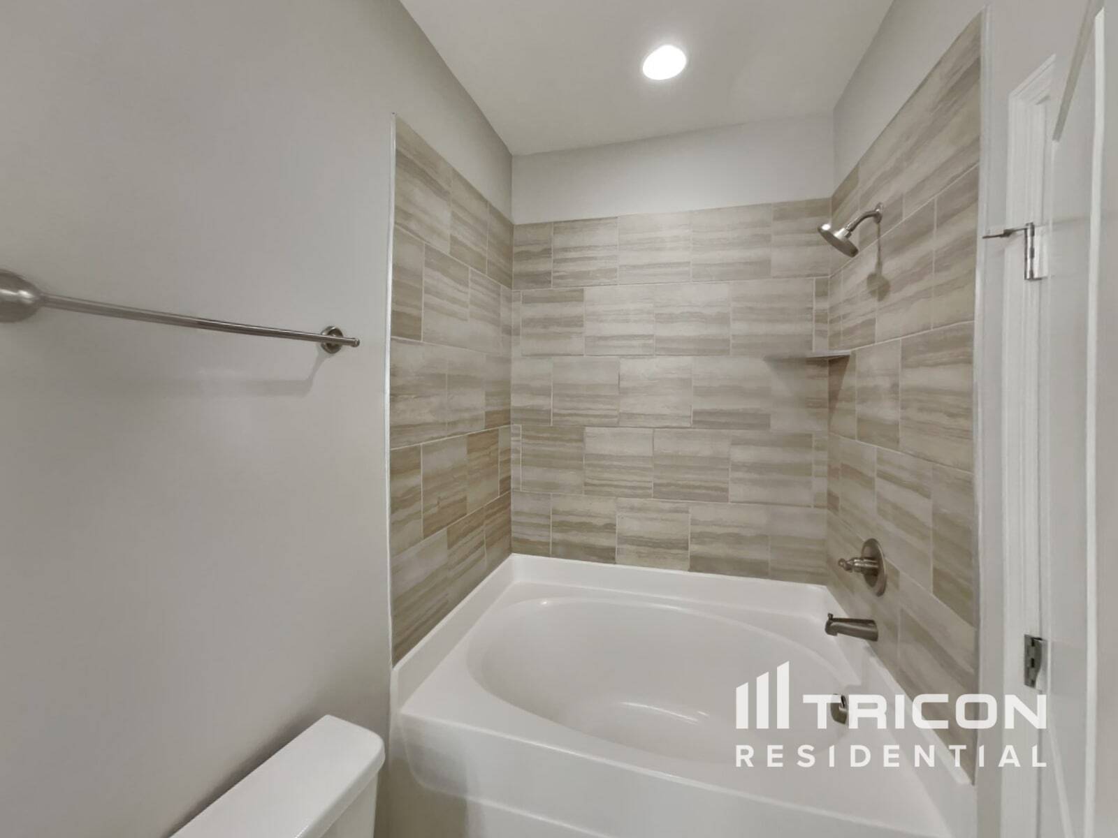 Building Photo - 409 Riverwood Ct