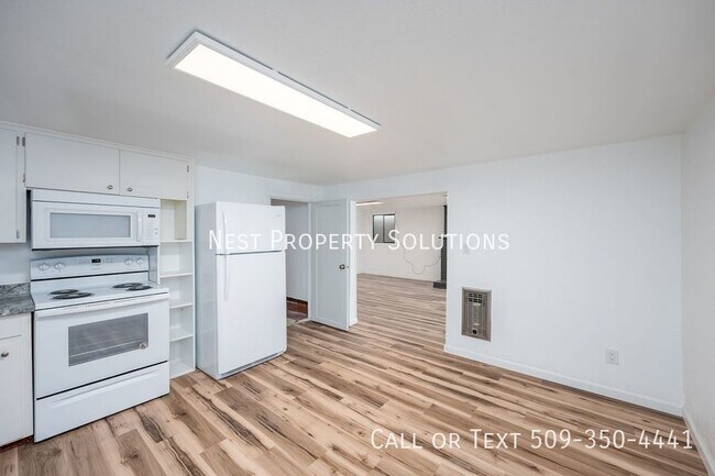 Building Photo - 1221 S Baker St