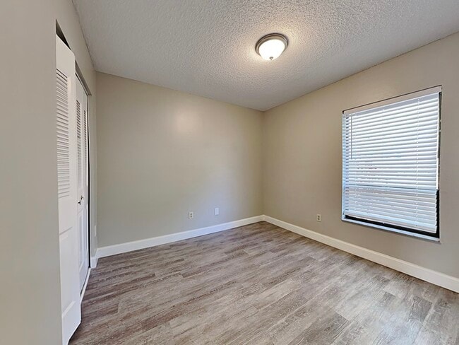 Building Photo - 2709 Mnr Hl Dr