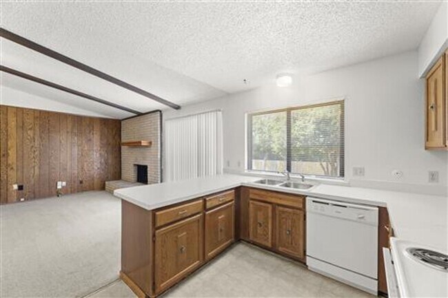Building Photo - 2205 Foxcroft Ln