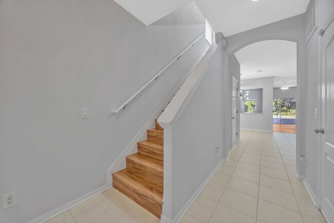 Building Photo - 10414 Tulip Field Way