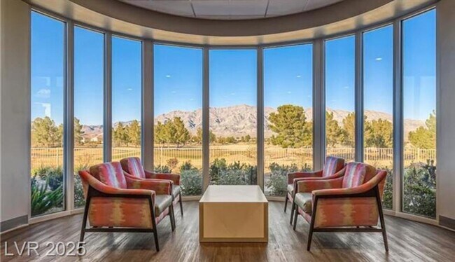 Building Photo - Spacious & Bright 3-Bed Home in Desirable ...
