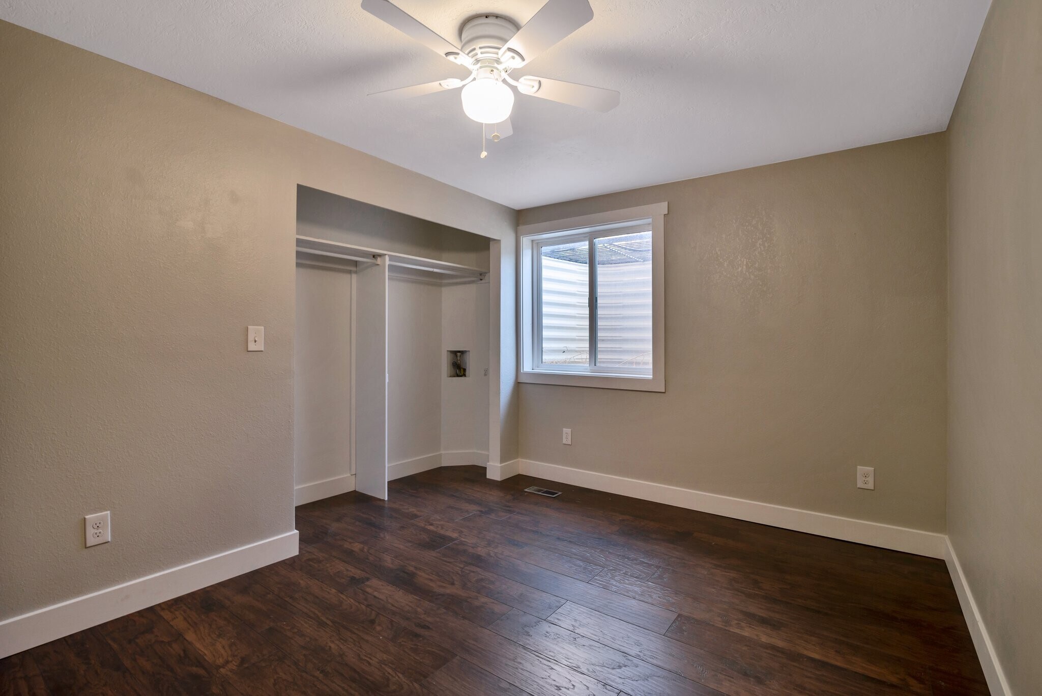 Building Photo - 994 N 700 E
