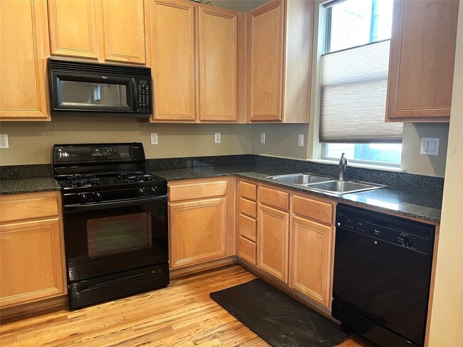 Building Photo - 4338 Center St