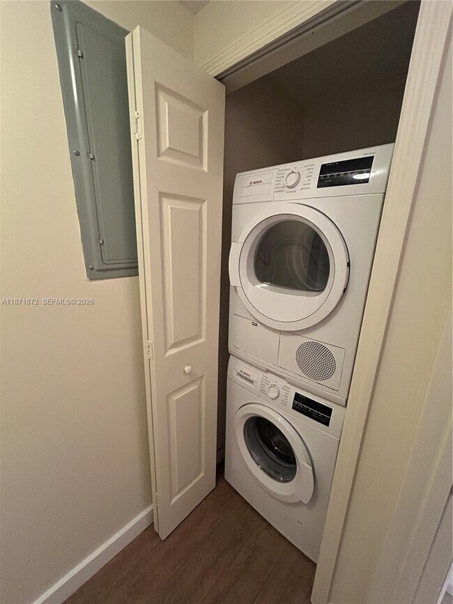 Building Photo - 3410 Coral Wy