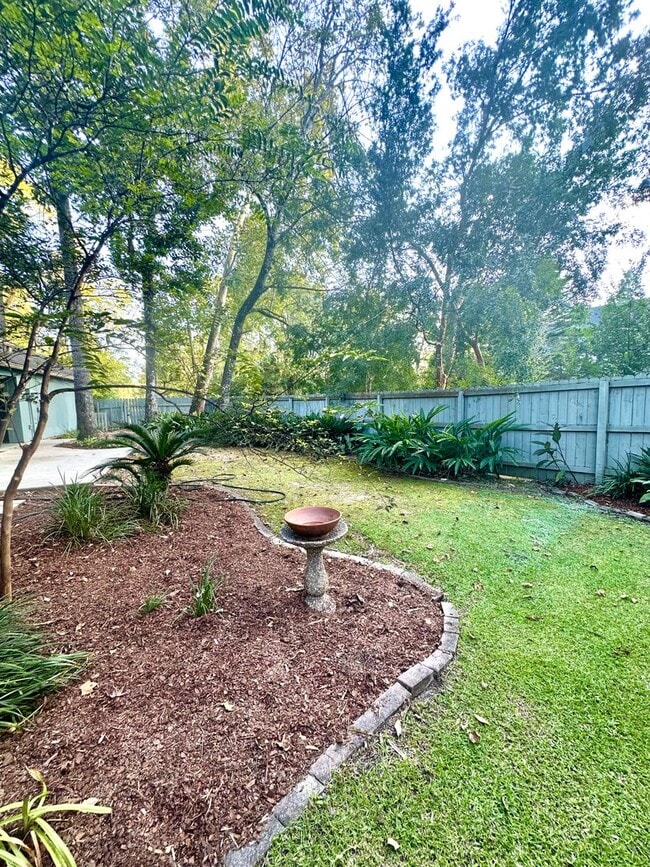 Building Photo - White Oak Common 3BR 2 1/2BA