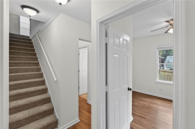 Building Photo - 1801 Evans Dr SW