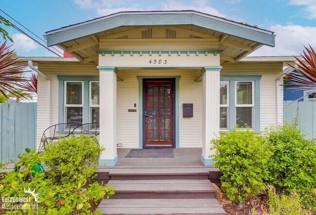 Building Photo - Charming 3Bdm 2Ba Home Located in the Norm...
