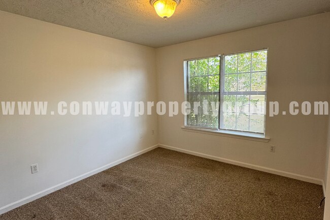 Building Photo - 96 Donna Kay Dr