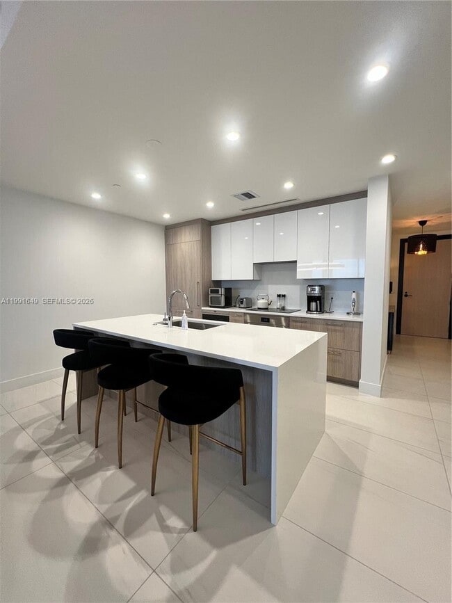 Building Photo - 153 N Seabreeze Blvd