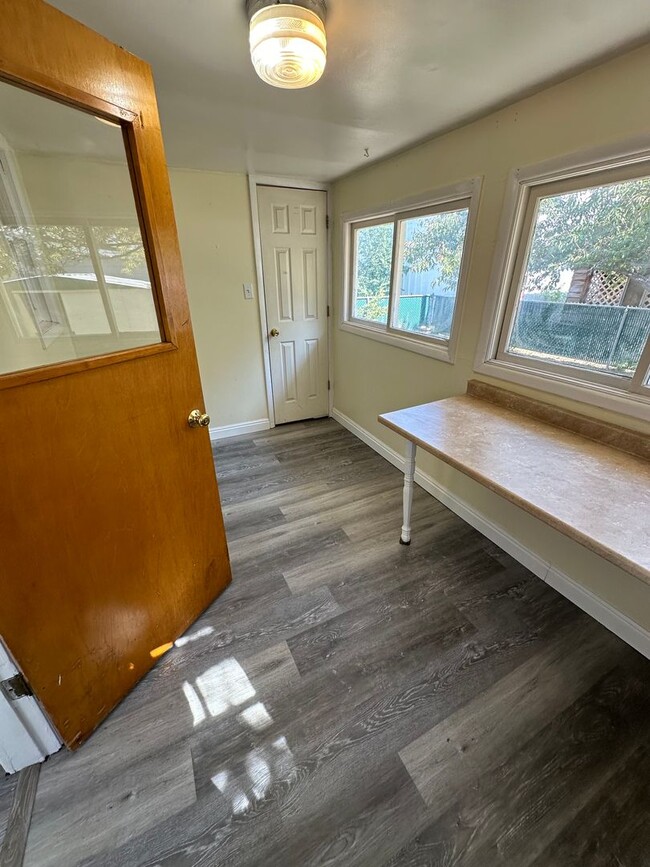 Building Photo - Cozy Price Rental