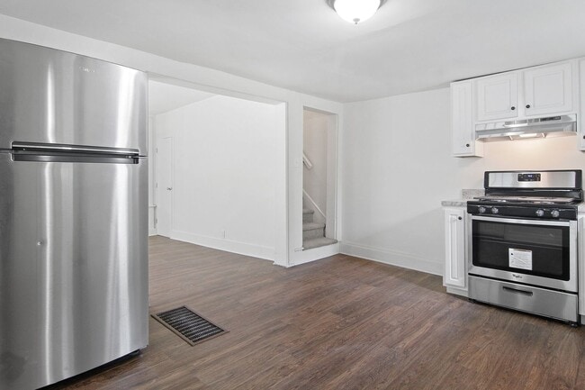 Building Photo - Coming Soon! Bright and Cozy 2 Bedroom, 1 ...