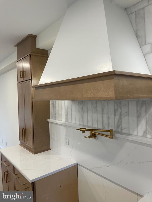 Building Photo - 7519 Ridge Ave