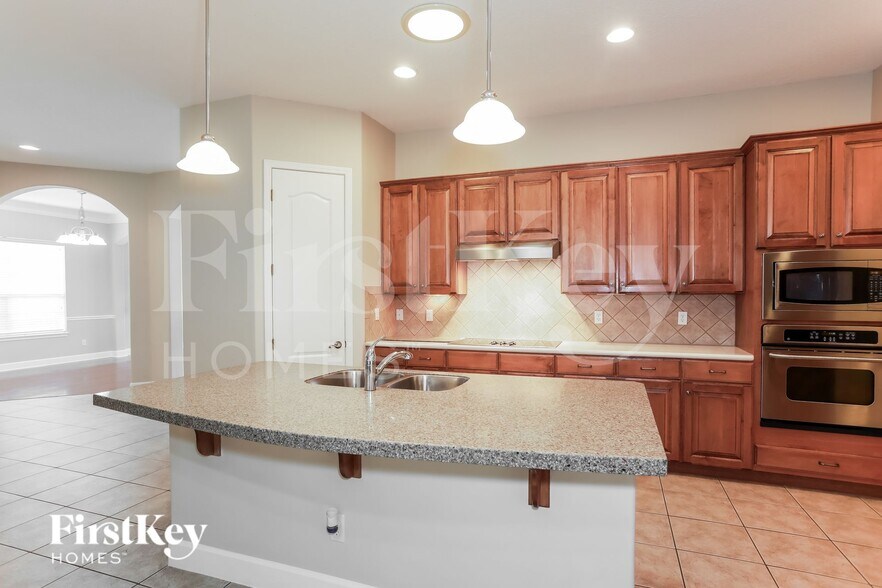 Building Photo - 1656 Fairway Ridge Dr