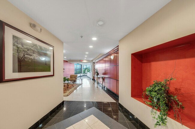 Building Photo - 1100 River Rd